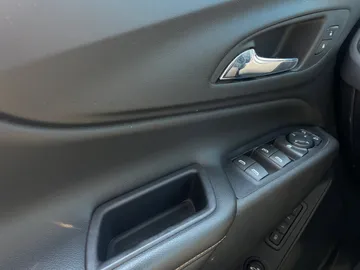 2018 Chevrolet Equinox - image 26