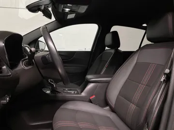2022 Chevrolet Equinox - image 3