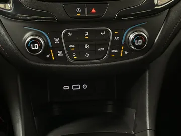 2022 Chevrolet Equinox - image 25