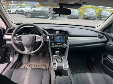 2019 Honda Civic - image 9