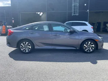 2018 Honda Civic - image 6