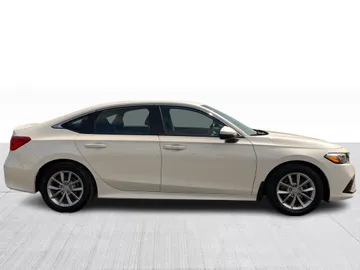 2024 Honda Civic - image 2