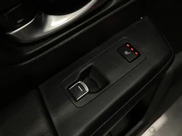 2025 Honda CR-V Hybrid - image 31