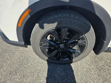 2024 Honda CR-V Hybrid - image 7