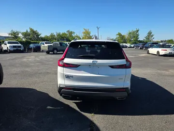 2024 Honda CR-V Hybrid - image 6