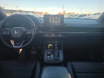 2024 Honda CR-V Hybrid - image 9