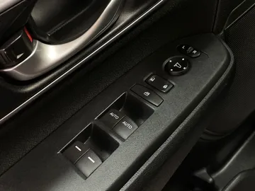 2017 Honda CR-V - image 24
