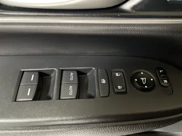 2020 Honda CR-V - image 26