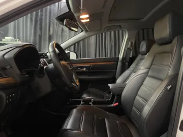 2020 Honda CR-V - image 3