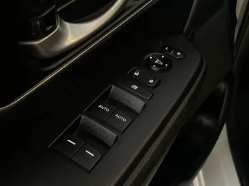 2020 Honda CR-V - image 25