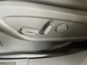 2020 Lincoln Nautilus - image 20
