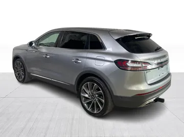 2020 Lincoln Nautilus - image 11