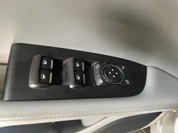 2020 Lincoln Nautilus - image 29