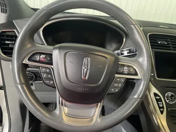 2020 Lincoln Nautilus - image 18