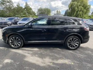 2022 Lincoln Nautilus - image 4