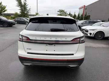 2022 Lincoln Nautilus - image 6