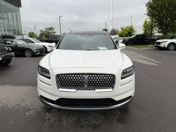2022 Lincoln Nautilus - image 2