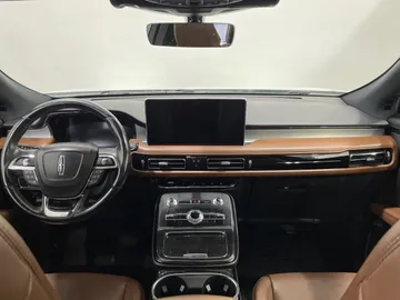 2022 Lincoln Nautilus - image 4