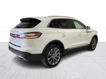 2022 Lincoln Nautilus - image 15
