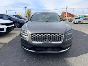 2022 Lincoln Nautilus - image 2