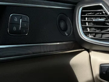 2020 Lincoln Nautilus - image 19