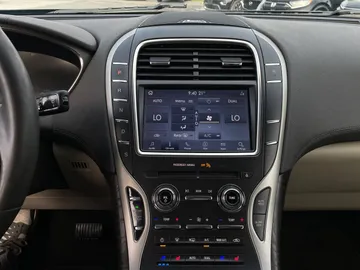 2020 Lincoln Nautilus - image 24