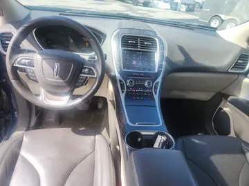 2020 Lincoln Nautilus - image 10