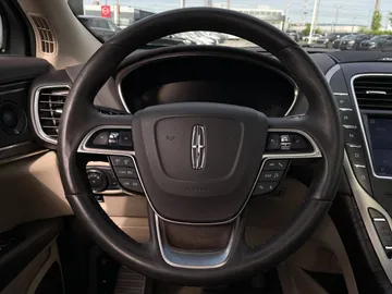 2020 Lincoln Nautilus - image 18