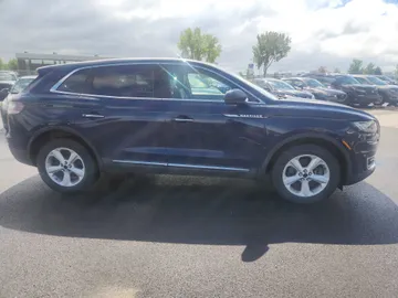 2020 Lincoln Nautilus - image 4
