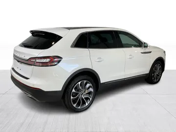 2022 Lincoln Nautilus - image 13
