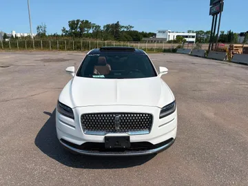 2022 Lincoln Nautilus - image 2