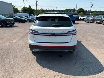 2022 Lincoln Nautilus - image 7