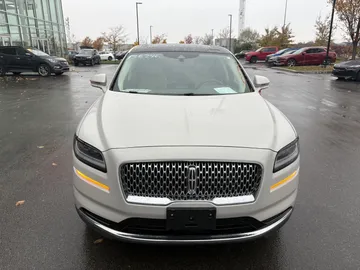 2022 Lincoln Nautilus - image 2