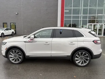 2022 Lincoln Nautilus - image 4