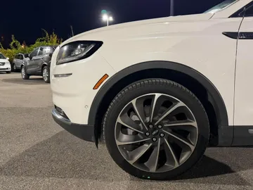 2022 Lincoln Nautilus - image 7