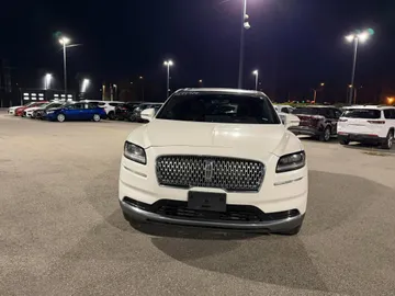 2022 Lincoln Nautilus - image 2