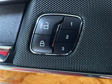 2017 Lincoln MKX - image 21