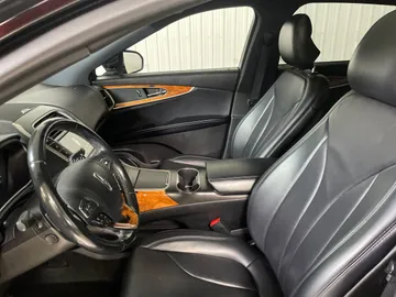 2017 Lincoln MKX - image 3