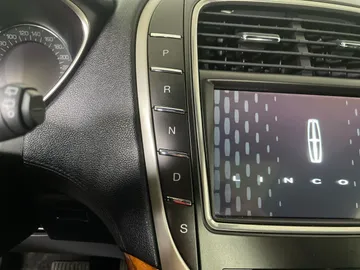2017 Lincoln MKX - image 32