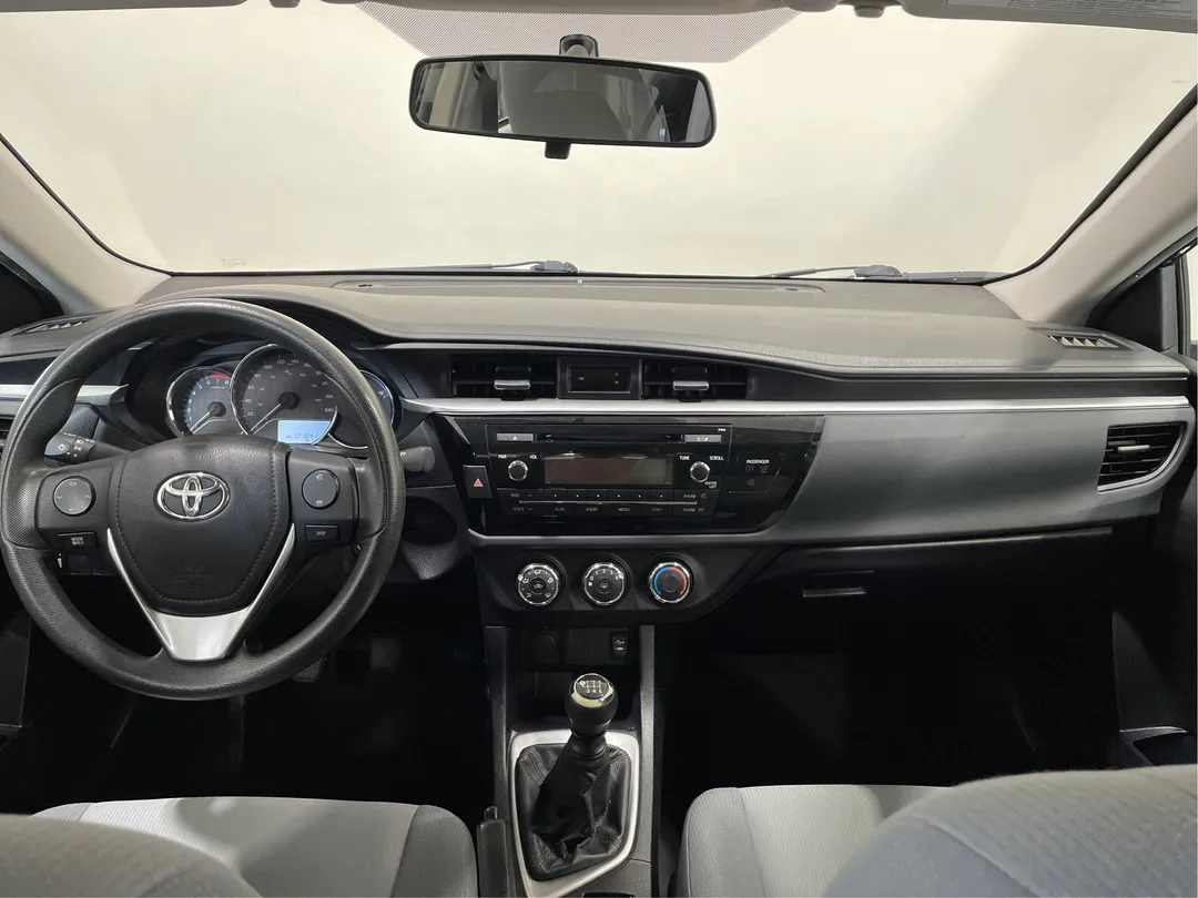 2015 Toyota Corolla — photo 4