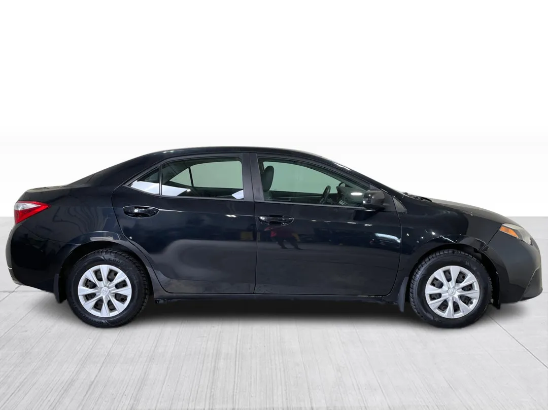 2015 Toyota Corolla — photo 2