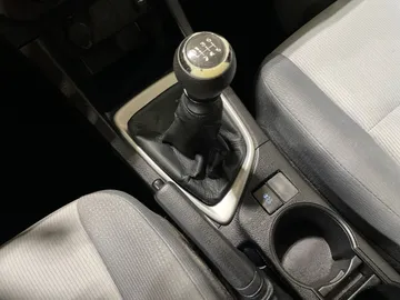 2015 Toyota Corolla - image 21