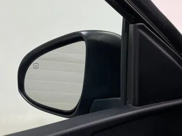 2015 Toyota Corolla - image 16