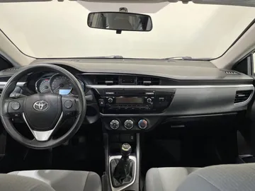 2015 Toyota Corolla - image 4