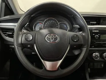 2015 Toyota Corolla - image 19