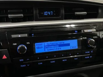 2015 Toyota Corolla - image 20