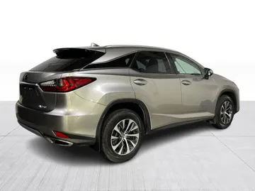 2022 Lexus RX - image 15