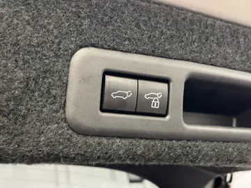 2022 Lexus RX - image 22
