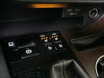2022 Lexus RX - image 27