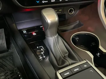 2022 Lexus RX - image 32